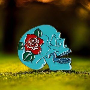 New! Large enamel Blue Skull and Rose‎ Pin Brooch